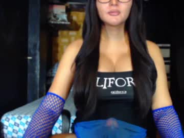 See Hugecumbarbie online Now @ camwhores.es