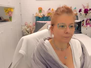 See Prettyblackeyes online Now @ camwhores.es
